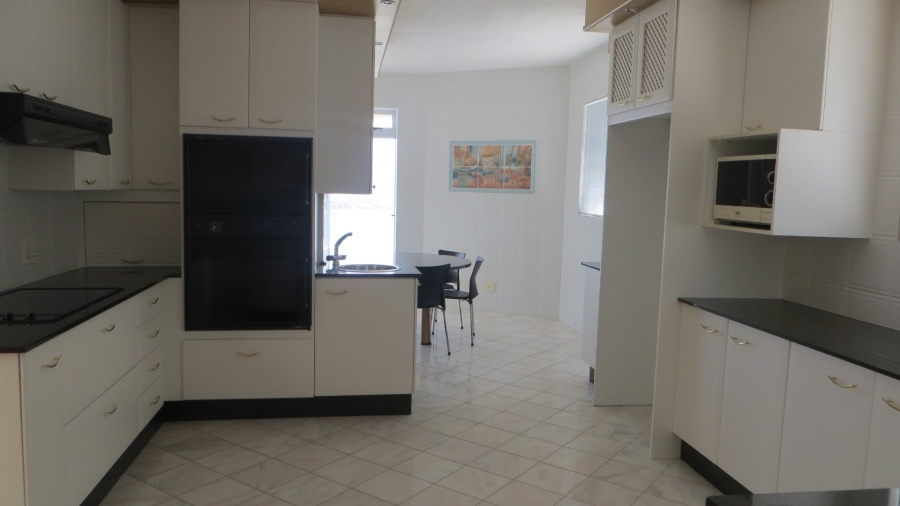 5 Bedroom Property for Sale in Mountainside Western Cape